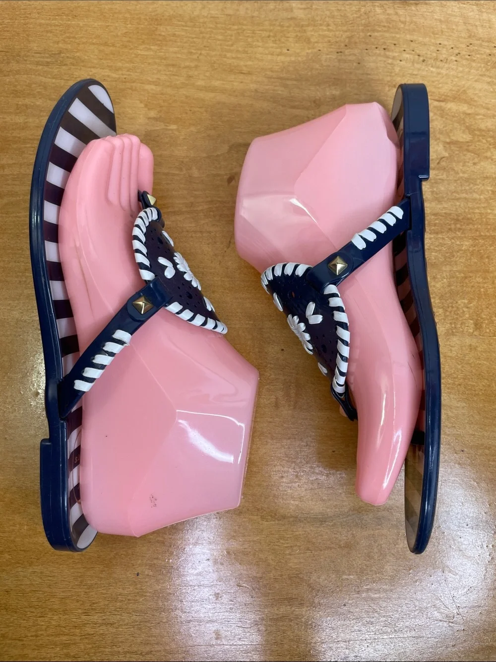 Jack Rogers Navy & White Daisy Thong Sandals with Gold Accents. Size 7